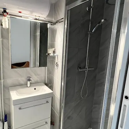 Apartment Joli Tres Clair A Proximite Pour 3 Personnes La Londe-les-Maures