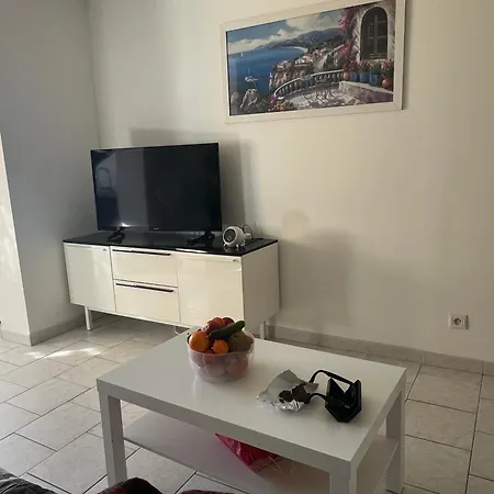 Apartment Joli Tres Clair A Proximite Pour 3 Personnes La Londe-les-Maures
