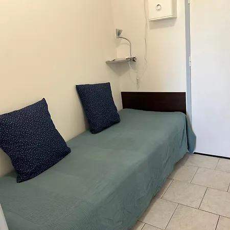 Apartment Joli Tres Clair A Proximite Pour 3 Personnes