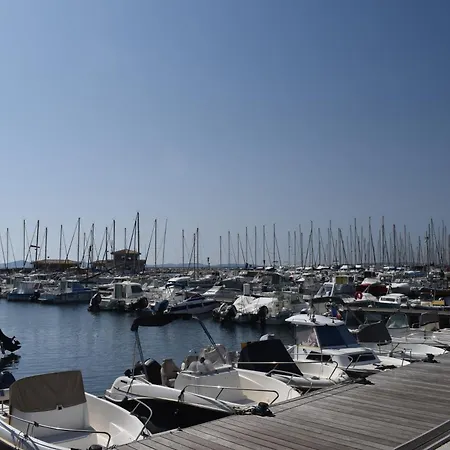 Apartment Joli Tres Clair A Proximite Pour 3 Personnes La Londe-les-Maures